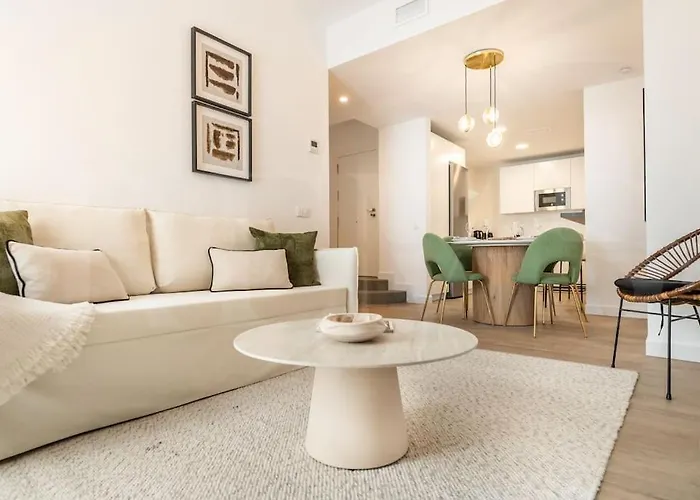 Delightful And Bright Apartment In Center By Rems
